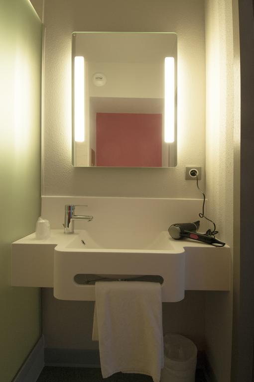 B&B Hotel La Rochelle Beaulieu Puilboreau Rum bild